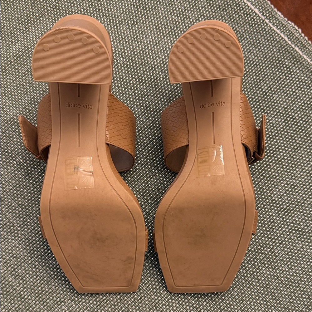 Dolce Vita Textured Heels - Picture 3 of 3